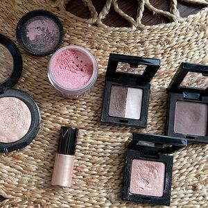 Victoria’s Secret makeup Eyeshadow/Cheek Blush/Illuminator Makeup Bundle